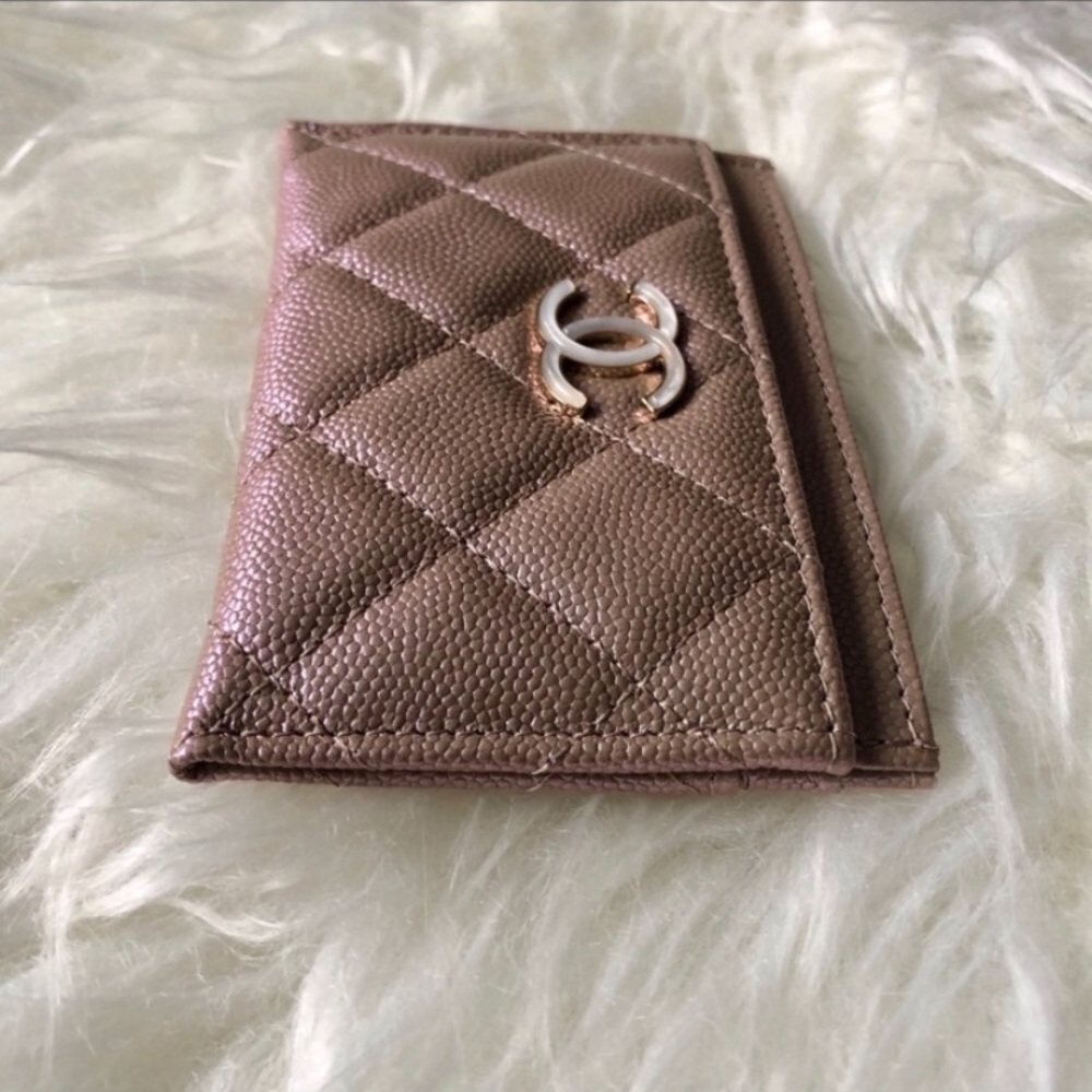 Chanel Quilted Card Holder Limited Edition - Picture 8 of 8
